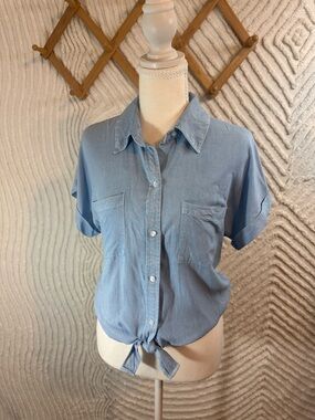 Women's chambray Light Blue Tie-Front Button Shirt - Casual Summer Blouse